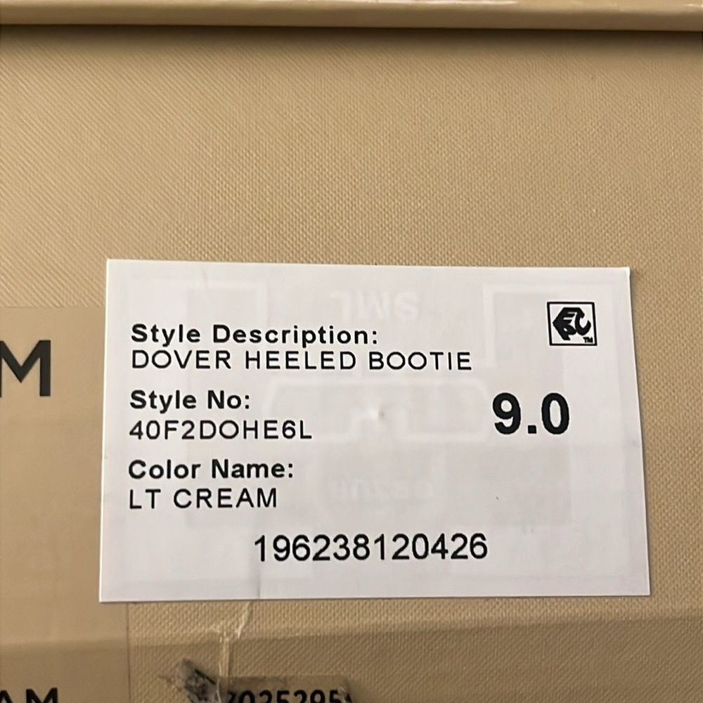 MICHAEL MICHAEL KORS Dover Studded Faux Leather Ivory Ankle Boots NIB NWT sz 9M - Picture 15 of 16